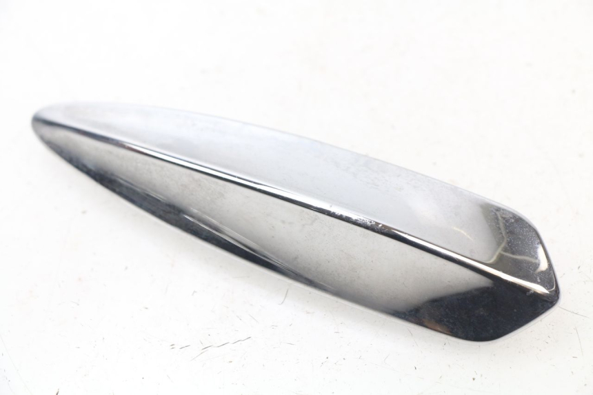 photo de Giunzione carena anteriore inf PIAGGIO PRIMAVERA 125 (2013 - 2021) - Altra angolazione