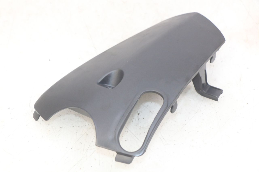 photo de GIUNZIONE PARAURTI ANTERIORE INF HONDA SCV LEAD 100 (2003 - 2007) - Zoom sullo stato d'uso