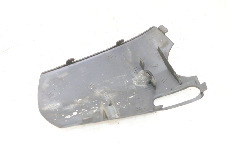 photo de GIUNZIONE PARAURTI ANTERIORE INF HONDA SCV LEAD 100 (2003 - 2007) - Dettaglio del componente