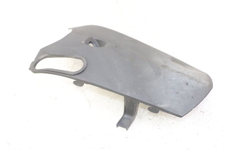 photo de GIUNZIONE PARAURTI ANTERIORE INF HONDA SCV LEAD 100 (2003 - 2007) - Altra angolazione