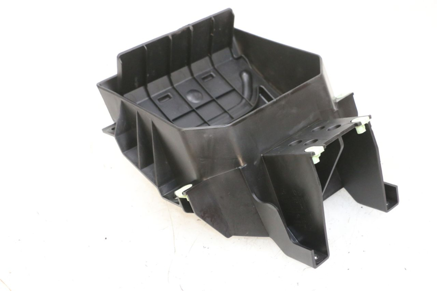 photo de CARENA ANTERIORE CONGIUNZIONE PEUGEOT SPEEDFIGHT 4 4T EFI 50 (2021 - 2025) - Altra angolazione