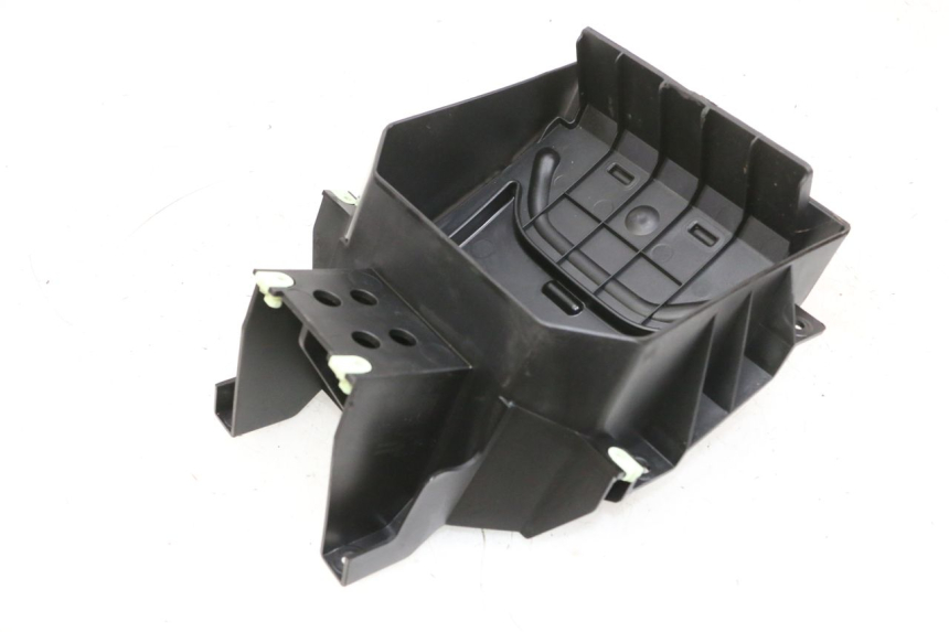 photo de CARENA ANTERIORE CONGIUNZIONE PEUGEOT SPEEDFIGHT 4 4T EFI 50 (2021 - 2025) - Primo piano tecnico