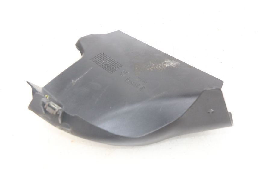 photo de Giunzione carena anteriore inferiore APRILIA SRV 850 (2012 - 2017) - Altra angolazione