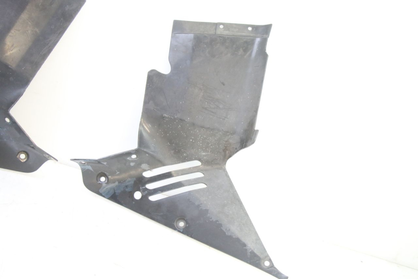 photo de CARENA ANTERIORE CONGIUNZIONE HONDA ST PAN EUROPEAN 1300 (2002 - 2013) - Zoom sullo stato d'uso