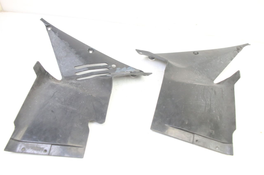 photo de CARENA ANTERIORE CONGIUNZIONE HONDA ST PAN EUROPEAN 1300 (2002 - 2013) - Primo piano tecnico