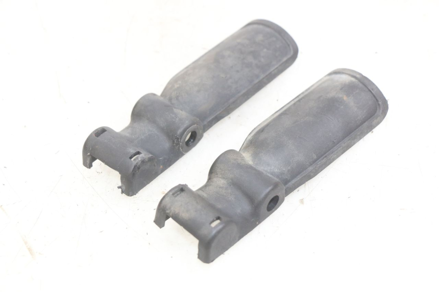 photo de GIUNZIONE PARAURTI ANTERIORE INF PEUGEOT TREKKER 50 (1998 - 2004) - Zoom sullo stato d'uso