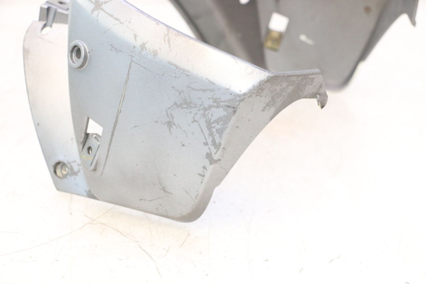 photo de GIUNZIONE PARAURTI ANTERIORE INF PEUGEOT TREKKER 50 (1995 - 2004) - Dettagli dei punti di fissaggio