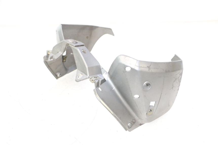 photo de GIUNZIONE PARAURTI ANTERIORE INF PEUGEOT TREKKER 50 (1995 - 2004) - Stato della superficie e materiale