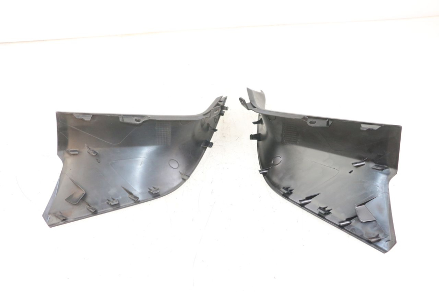 photo de GIUNZIONE PARAURTI ANTERIORE INF YAMAHA XMAX X-MAX ABS 125 (2017 - 2020) - Dettaglio del componente