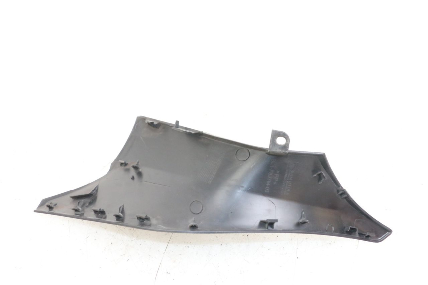 photo de GIUNZIONE PARAURTI ANTERIORE INF YAMAHA XMAX X-MAX ABS 125 (2017 - 2020) - Stato della superficie e materiale