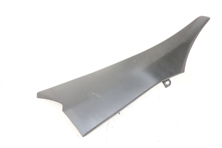 photo de GIUNZIONE PARAURTI ANTERIORE INF YAMAHA XMAX X-MAX ABS 125 (2017 - 2020) - Marcature e riferimenti originali