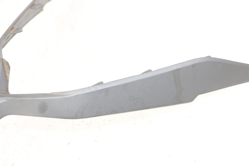 photo de GIUNZIONE CARENA ANTERIORE SYM JET 14 4T 50 (2018 - 2022) - Dettaglio del componente