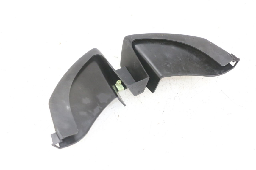 photo de Giunzione carena anteriore PEUGEOT JET FORCE CARBU 50 (2003 - 2016) - Dettaglio del componente