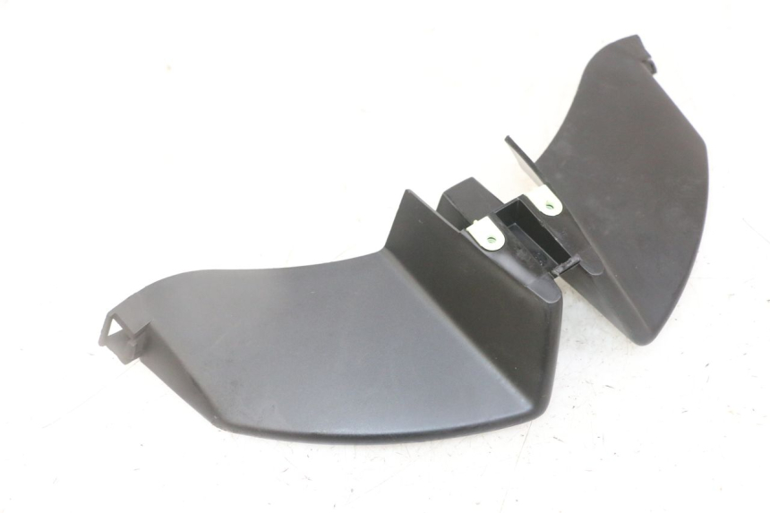 photo de Giunzione carena anteriore PEUGEOT JET FORCE CARBU 50 (2003 - 2016) - Zoom sullo stato d'uso