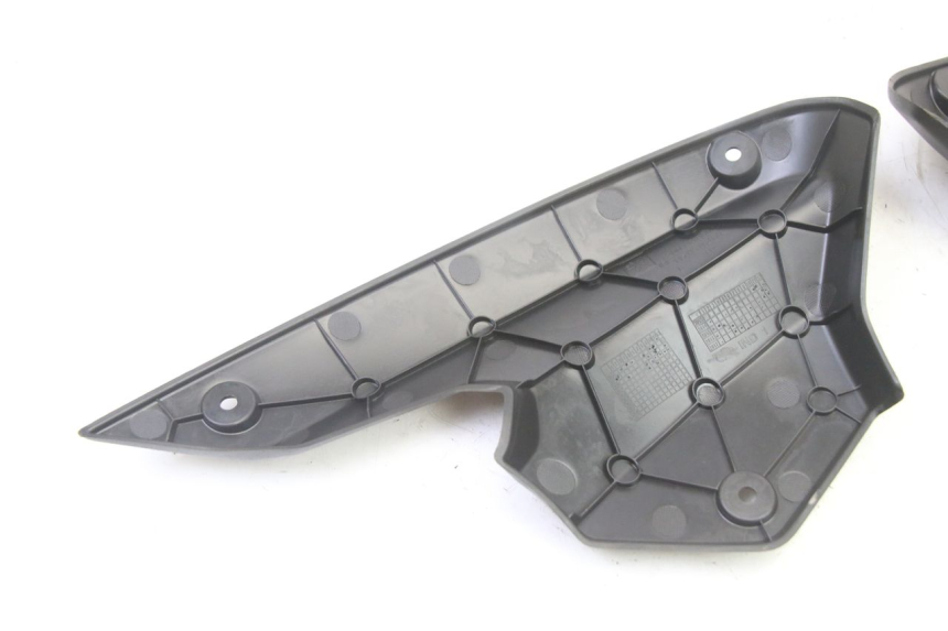 photo de GIUNZIONE CARENA ANTERIORE PEUGEOT KISBEE 4T 50 (2018 - 2022) - Dettagli dei punti di fissaggio