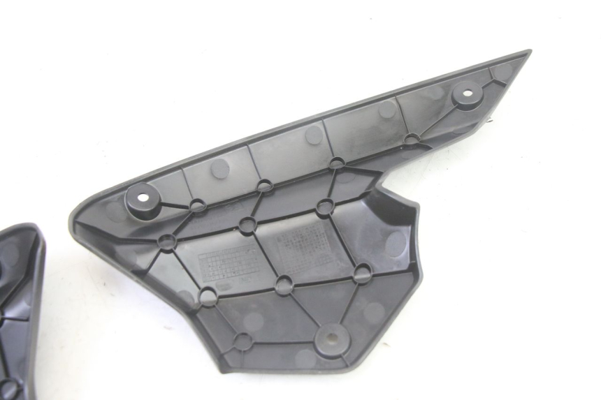 photo de GIUNZIONE CARENA ANTERIORE PEUGEOT KISBEE 4T 50 (2018 - 2022) - Stato della superficie e materiale