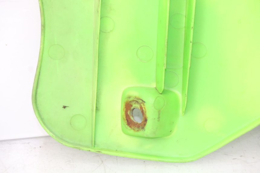 photo de GIUNZIONE CARENA ANTERIORE KAWASAKI KX 250 (1994 - 1998) - Primo piano tecnico