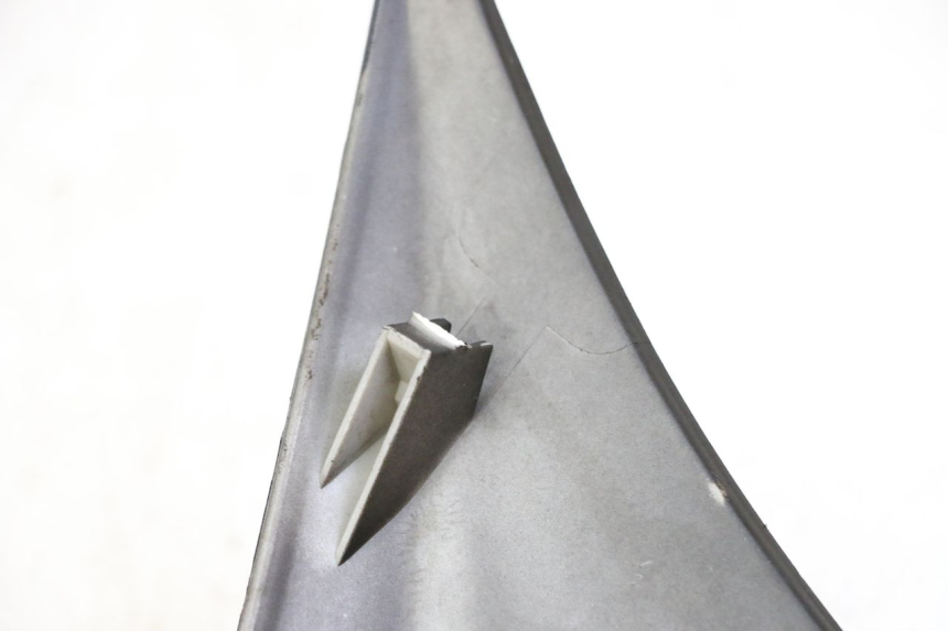 photo de Giunzione carena anteriore KYMCO DINK STREET 125 (2009 - 2014) - Altra angolazione