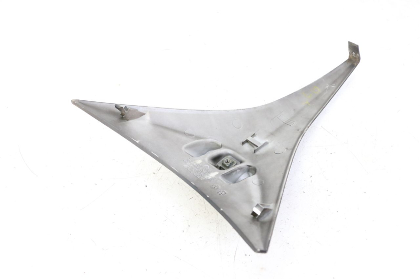 photo de Giunzione carena anteriore KYMCO DINK STREET 125 (2009 - 2014) - Primo piano tecnico