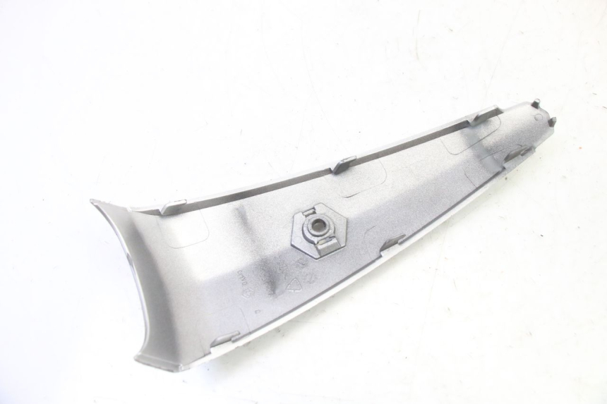 photo de CARENA ANTERIORE CONGIUNZIONE PIAGGIO LIBERTY 4T 50 (2009 - 2015) - Dettagli dei punti di fissaggio