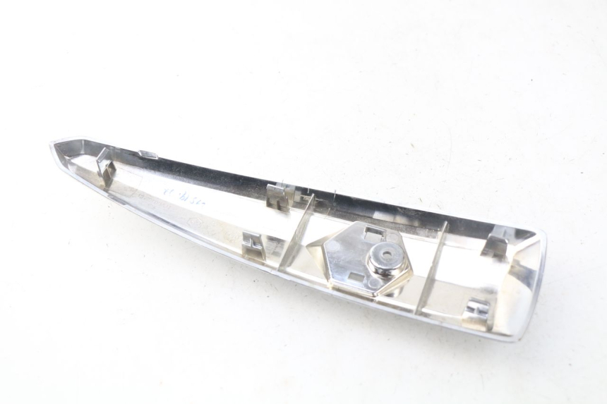 photo de GIUNZIONE CARENA ANTERIORE PIAGGIO LIBERTY IGET 4T 50 (2015 - 2020) - Stato della superficie e materiale