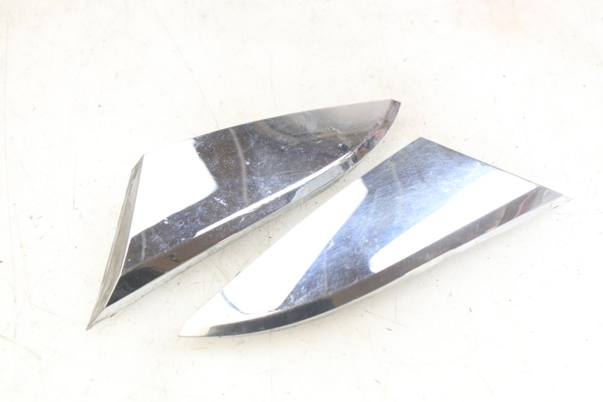 photo de GIUNZIONE CARENA ANTERIORE SYM MIO 50 (2011 - 2017) - Vista principale