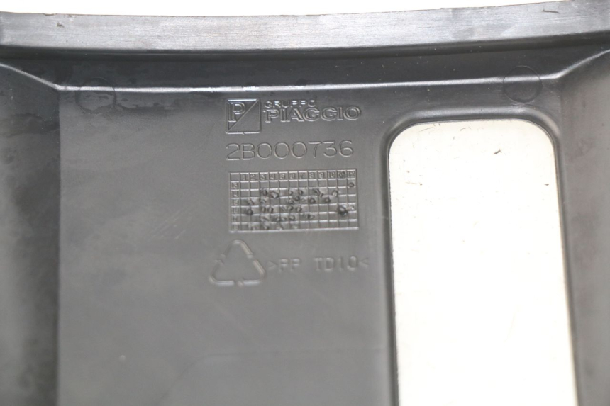 photo de Giunzione carena anteriore PIAGGIO MP3 HPE 500 (2019 - 2022) - Dettaglio del componente