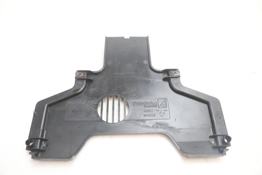 photo de CARENA ANTERIORE CONGIUNZIONE PIAGGIO MP3 LT 300 (2010 - 2016) - Zoom sullo stato d'uso