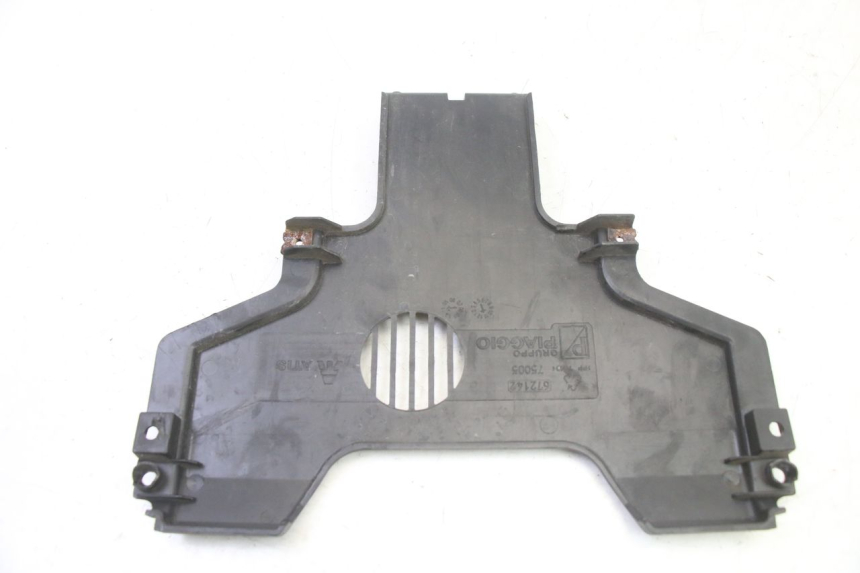 photo de CARENA ANTERIORE CONGIUNZIONE PIAGGIO MP3 500 (2014 - 2017) - Altra angolazione