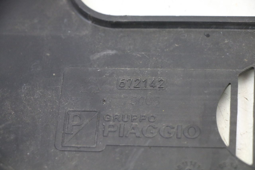 photo de CARENA ANTERIORE CONGIUNZIONE PIAGGIO MP3 500 (2014 - 2017) - Primo piano tecnico