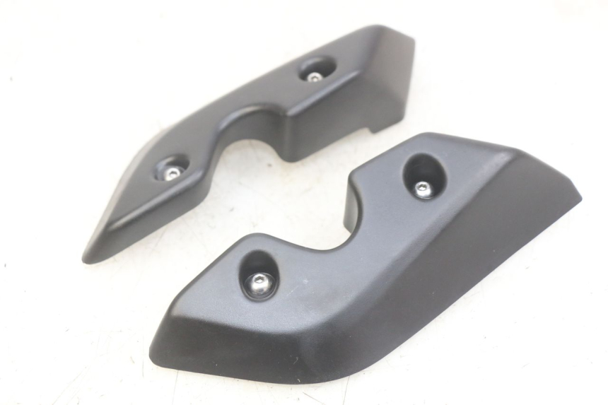 photo de GIUNZIONE CARENA ANTERIORE YAMAHA MT ABS 125 (2014 - 2018) - Zoom sullo stato d'uso