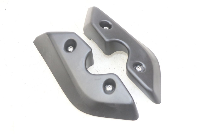 photo de GIUNZIONE CARENA ANTERIORE YAMAHA MT ABS 125 (2014 - 2018) - Altra angolazione