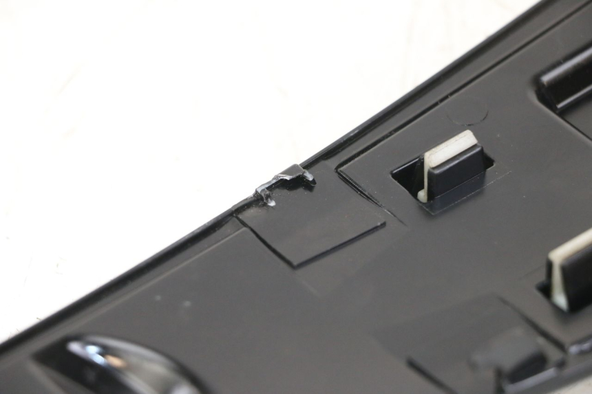 photo de CARENA ANTERIORE CONGIUNZIONE PIAGGIO LIBERTY IGET 4T 50 (2021 - 2025) - Zoom sullo stato d'uso