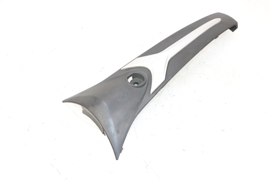 photo de CARENA ANTERIORE CONGIUNZIONE JM MOTORS SANTANA 50 (2014 - 2023) - Dettagli dei punti di fissaggio