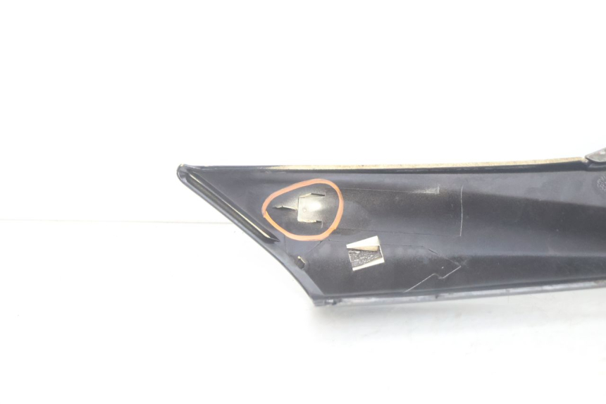 photo de CARENA ANTERIORE CONGIUNZIONE PEUGEOT SATELIS 125 (2006 - 2009) - Zoom sui componenti