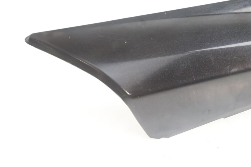 photo de CARENA ANTERIORE CONGIUNZIONE PEUGEOT SATELIS 125 (2006 - 2009) - Marcature e riferimenti originali