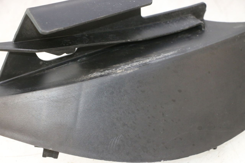 photo de CARENA ANTERIORE CONGIUNZIONE CAN-AM SPYDER RS 1000 (2008 - 2012) - Stato della superficie e materiale
