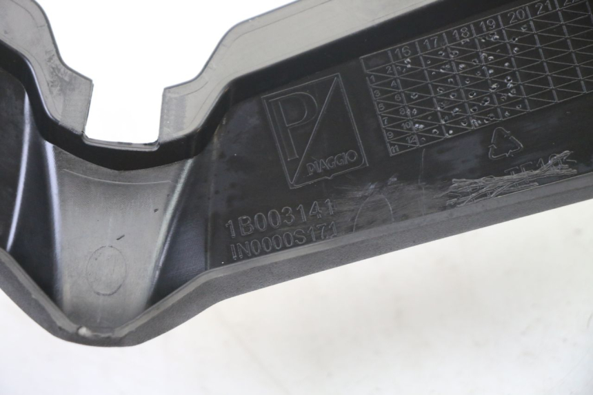 photo de Giunzione carena anteriore APRILIA SR 2T 50 (2018 - 2022) - Dettagli dei punti di fissaggio