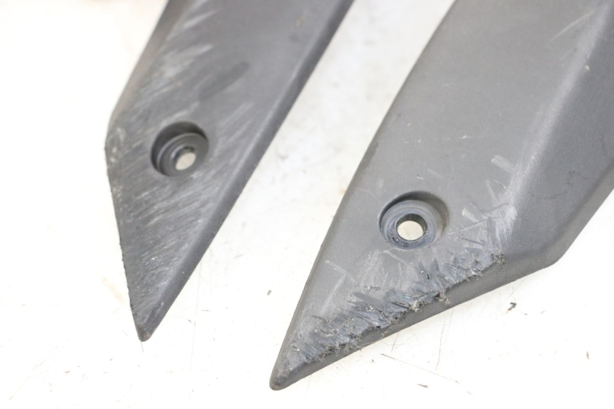 photo de CARENA ANTERIORE CONGIUNZIONE PEUGEOT STREETZONE 2T 50 (2014 - 2019) - Dettaglio del componente