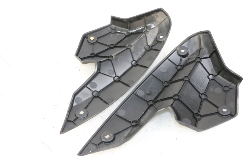 photo de CARENA ANTERIORE CONGIUNZIONE PEUGEOT STREETZONE 2T 50 (2014 - 2019) - Zoom sullo stato d'uso