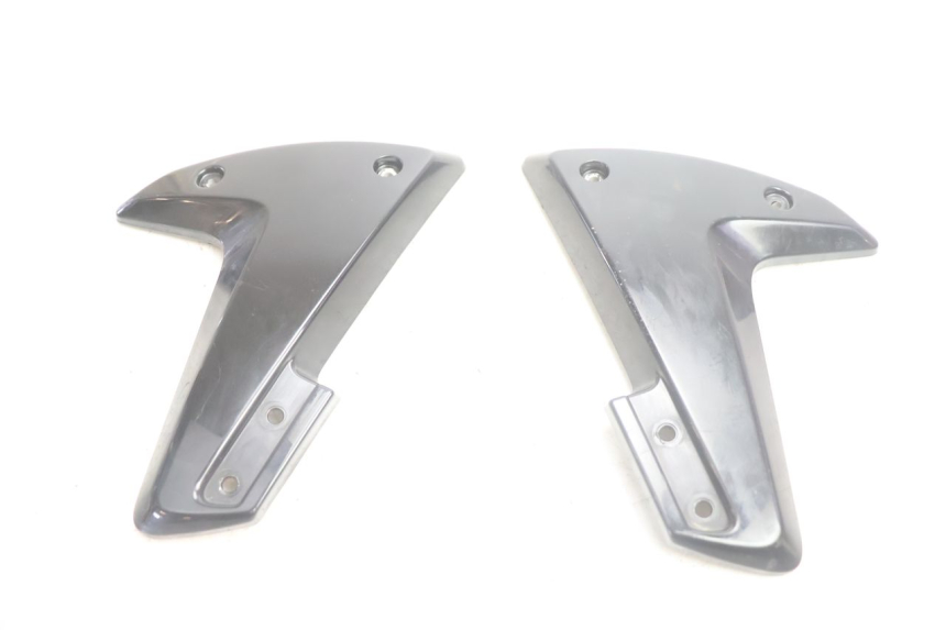 photo de CARENA ANTERIORE CONGIUNZIONE PEUGEOT STREETZONE NAKED 2T 50 (2014 - 2018) - Dettaglio del componente