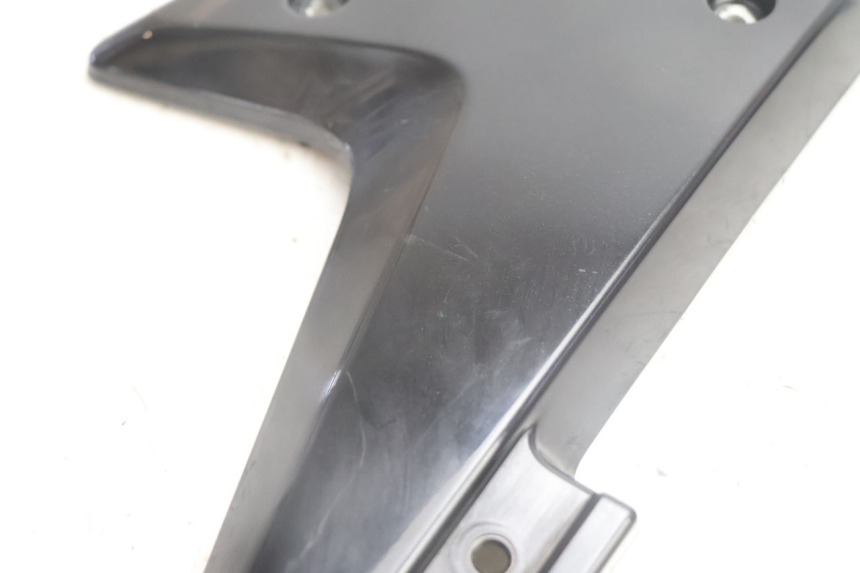 photo de CARENA ANTERIORE CONGIUNZIONE PEUGEOT STREETZONE NAKED 2T 50 (2014 - 2018) - Zoom sullo stato d'uso