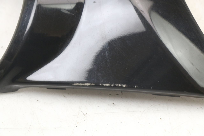 photo de Giunzione carena anteriore superiore YAMAHA BW'S BWS 125 (2010 - 2013) - Altra angolazione