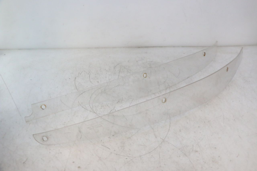 photo de CARENA ANTERIORE CONGIUNZIONE BMW C1 125 (2000 - 2003) - Caratteristiche distintive