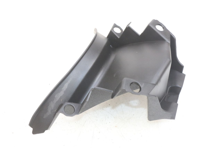 photo de GIUNZIONE CARENA ANTERIORE SUP PEUGEOT CITYSTAR 2T 50 (2018 - 2021) - Altra angolazione