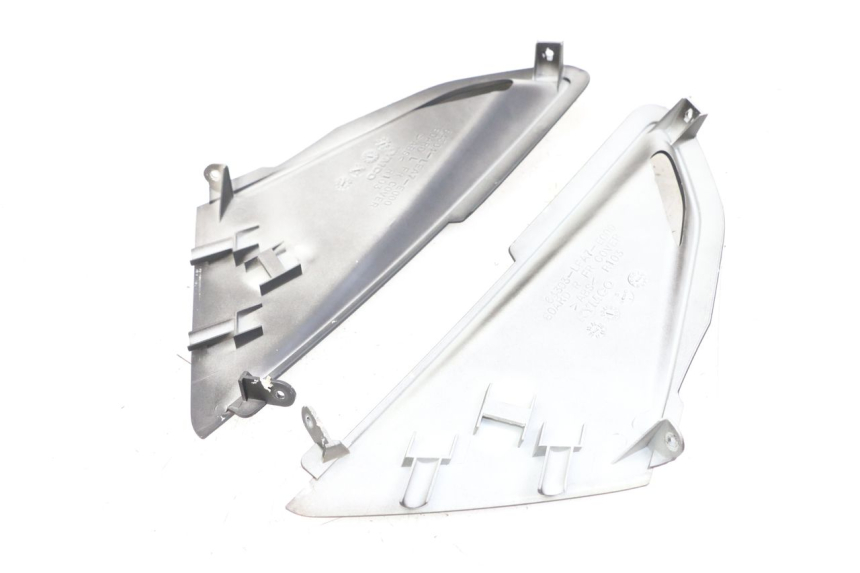 photo de CARENA ANTERIORE CONGIUNZIONE KYMCO DINK STREET 125 (2009 - 2014) - Dettaglio del componente