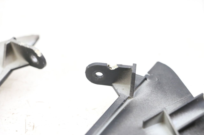 photo de CARENA ANTERIORE CONGIUNZIONE KYMCO DINK STREET 125 (2009 - 2014) - Primo piano tecnico