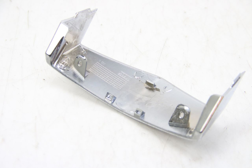 photo de GIUNZIONE CARENA ANTERIORE SUP PEUGEOT E-VIVACITY 1 (2012 - 2018) - Zoom sullo stato d'uso