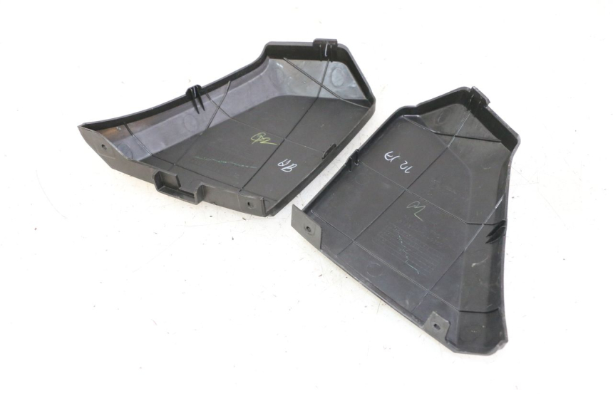 photo de CARENA ANTERIORE CONGIUNZIONE HONDA FORZA ABS 300 (2013 - 2017) - Zoom sullo stato d'uso