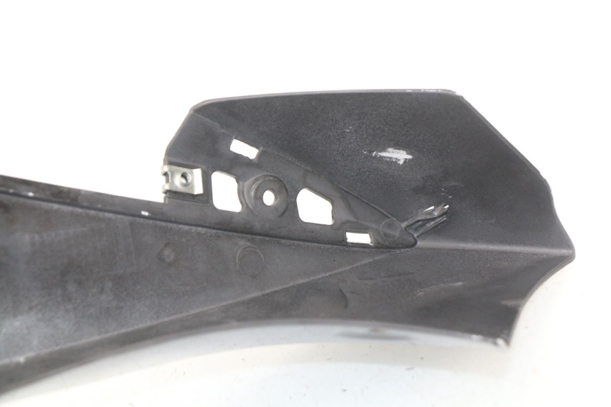 photo de Giunzione carena anteriore superiore SUZUKI GSX-R GSXR 750 (2011 - 2016) - Primo piano tecnico